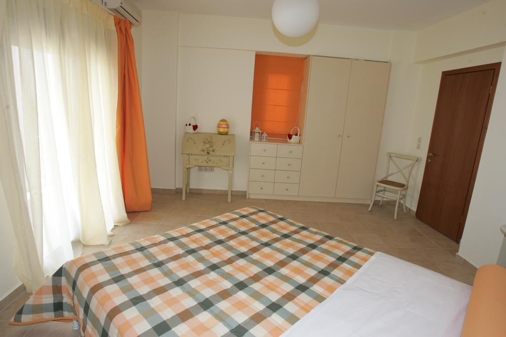 Erofili Villas Lourdata  Rum bild