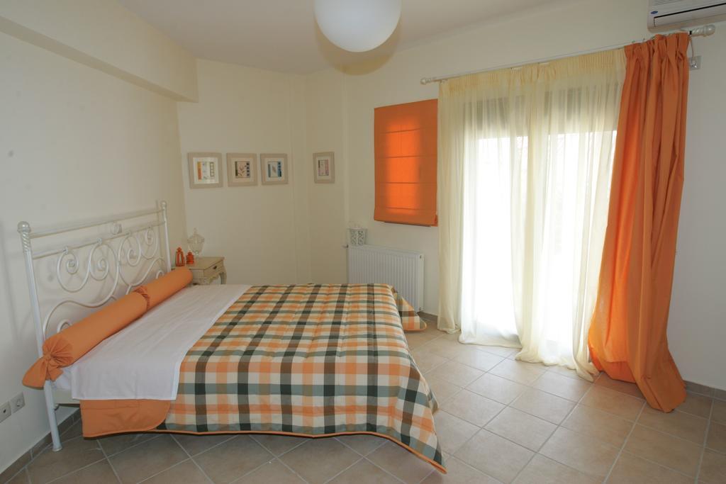Erofili Villas Lourdata  Rum bild