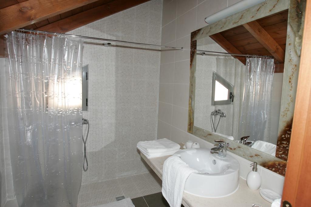 Erofili Villas Lourdata  Rum bild