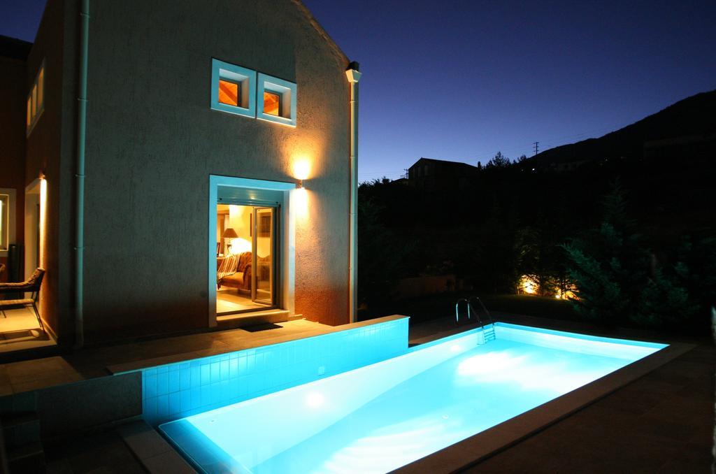 Erofili Villas Lourdata  Rum bild