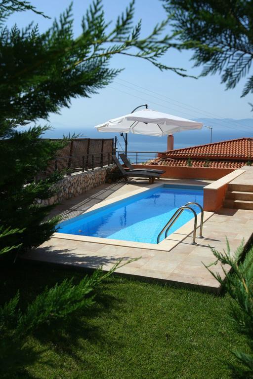 Erofili Villas Lourdata  Rum bild
